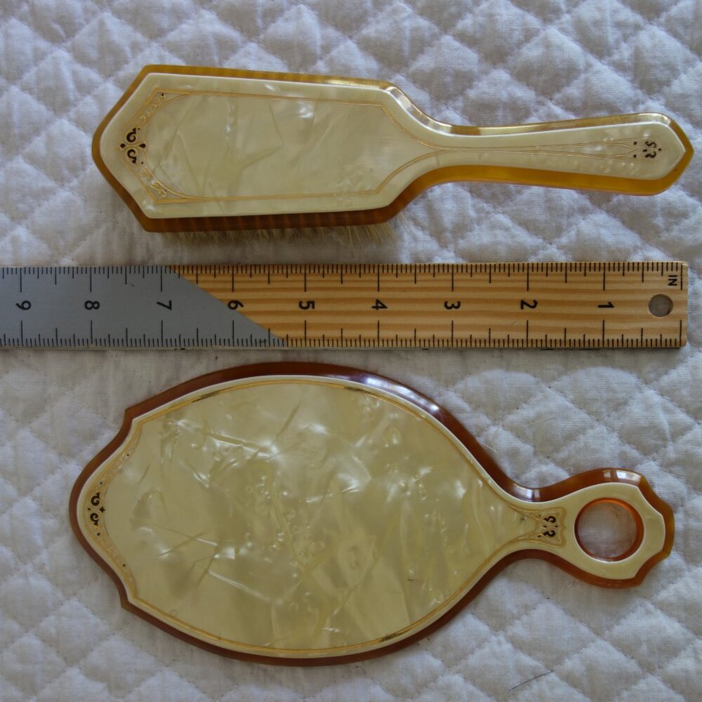 Vtg Art Deco Nouveau Celluloid Vanity Hand Mirror Shoe Horn & Accessories - Picture 3 of 4